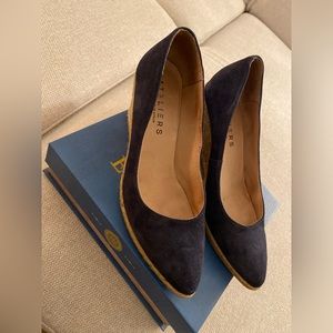 natural suede. Condition is like new. Size 39 EU